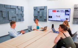 Cómo elegir el mejor creador de presentaciones para tu negocio