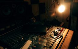 Top 7 AI Text-to-Speech Tools for Realistic Voice Generation
