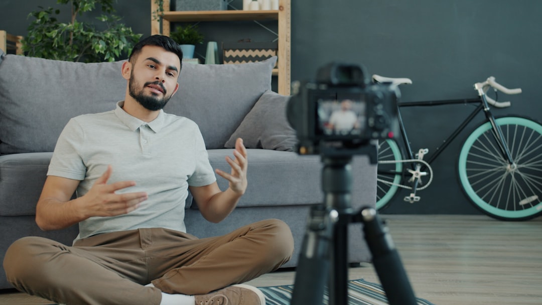 How to Go Viral on TikTok: Content Hooks and Trends