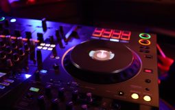 5 DJ Software Apps Like Serato DJ For Mixing Music Live