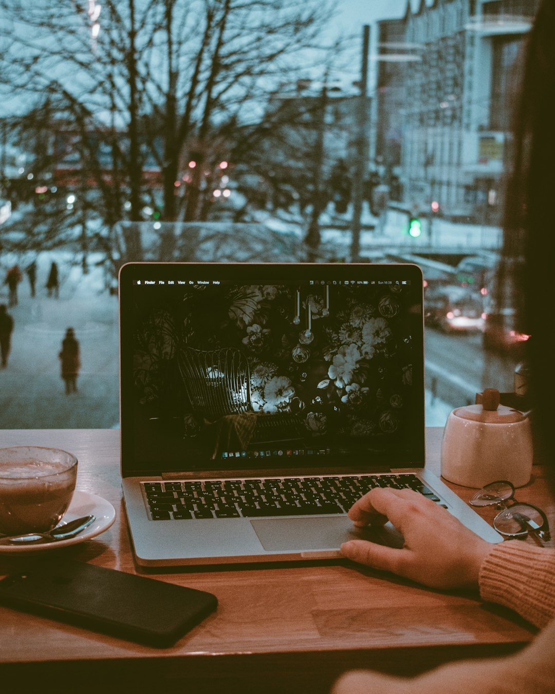 macOS Sequoia vs Linux Mint vs Windows 11: Comparing Operating Systems for Productivity and Older Hardware